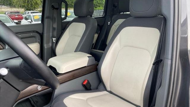 2024 Land Rover Defender 110 P400 X-Dynamic SE