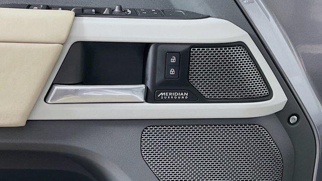 2024 Land Rover Defender 110 P400 X-Dynamic SE