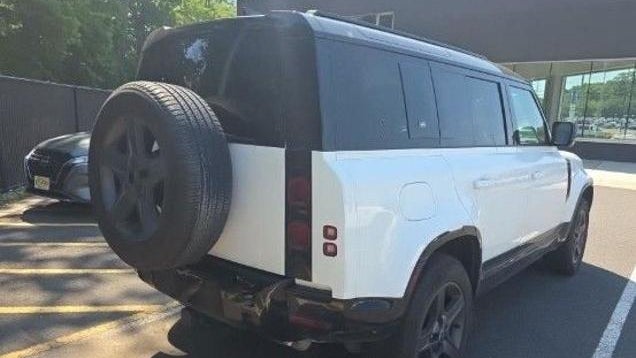 2024 Land Rover Defender 110 P400 X-Dynamic SE