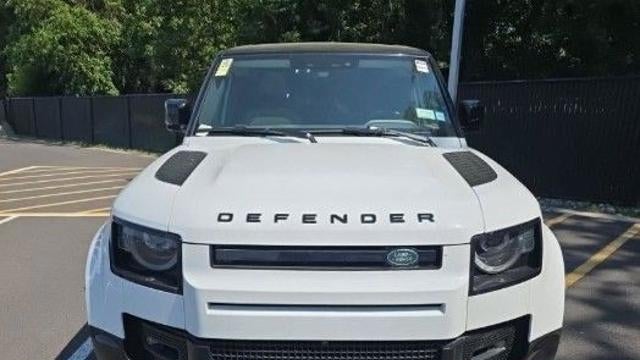 2024 Land Rover Defender 110 P400 X-Dynamic SE