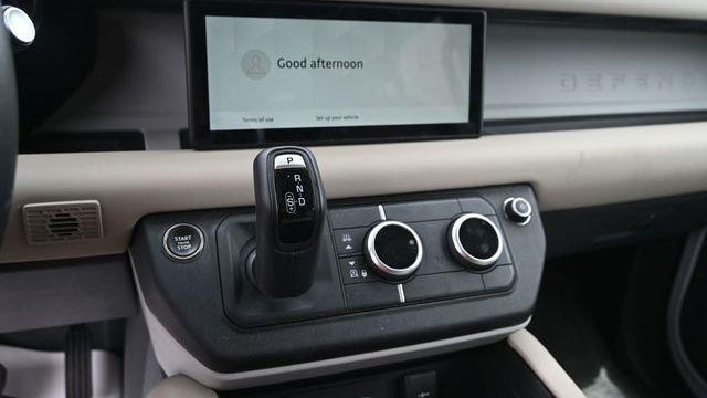 2024 Land Rover Defender 110 P400 X-Dynamic SE