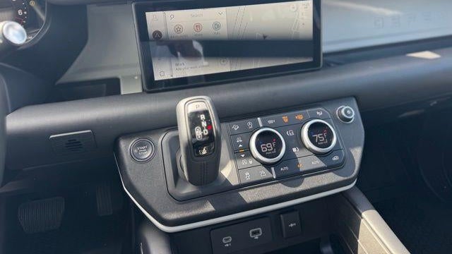 2023 Land Rover Defender 110 X-Dynamic SE