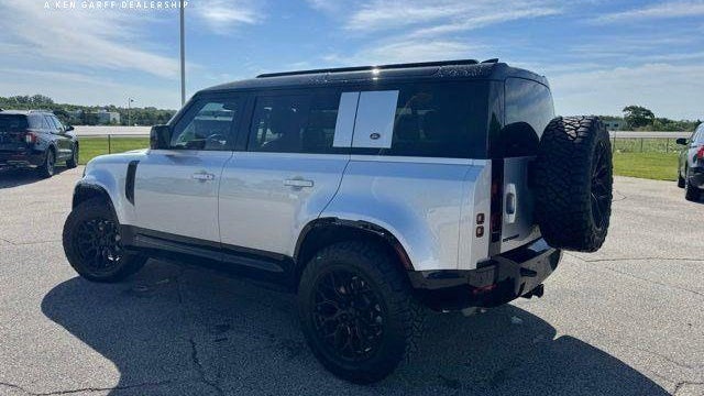 2024 Land Rover Defender 110 P400 X-Dynamic SE