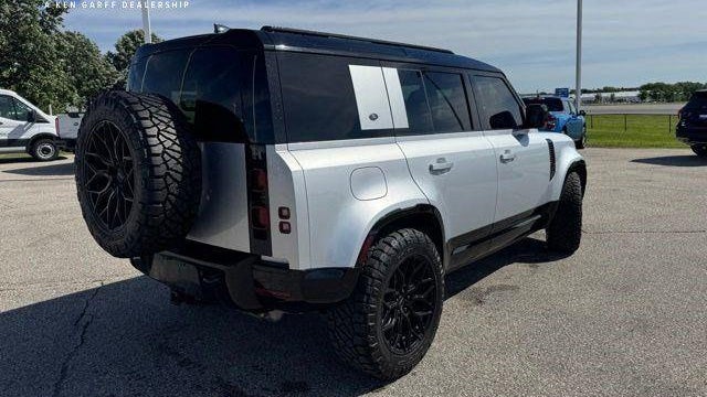 2024 Land Rover Defender 110 P400 X-Dynamic SE