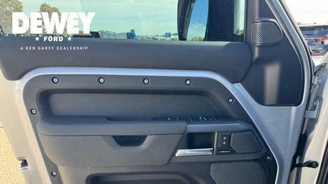 2024 Land Rover Defender 110 P400 X-Dynamic SE
