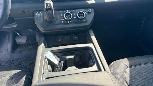 2024 Land Rover Defender 110 P400 X-Dynamic SE