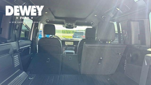 2024 Land Rover Defender 110 P400 X-Dynamic SE