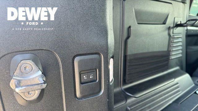 2024 Land Rover Defender 110 P400 X-Dynamic SE