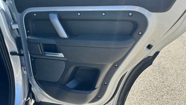 2024 Land Rover Defender 110 P400 X-Dynamic SE