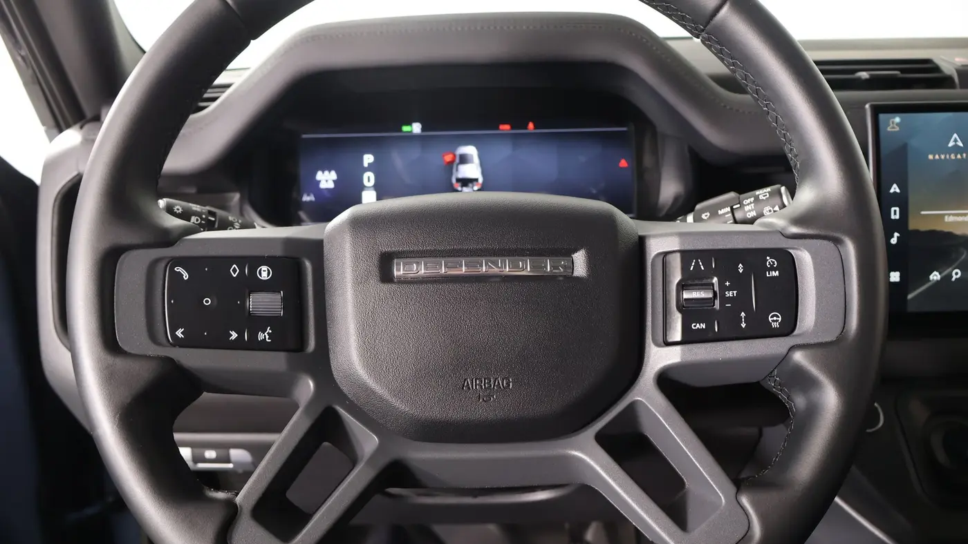 2025 Land Rover Defender 110 P400 X-Dynamic SE
