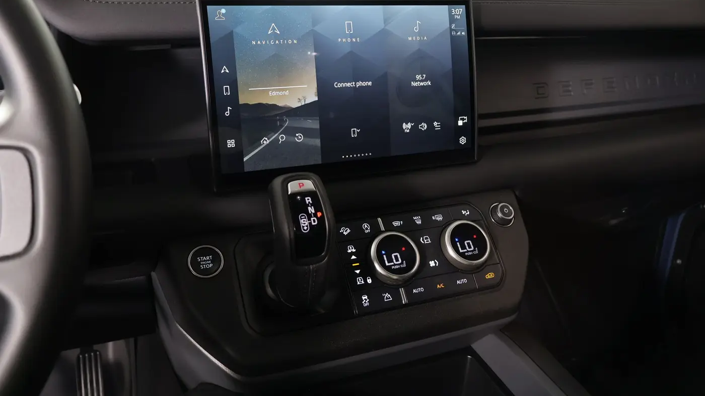 2025 Land Rover Defender 110 P400 X-Dynamic SE