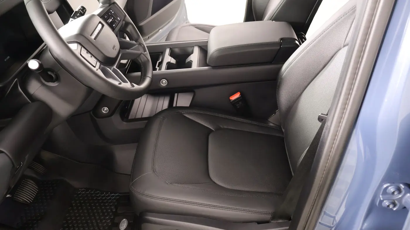 2025 Land Rover Defender 110 P400 X-Dynamic SE