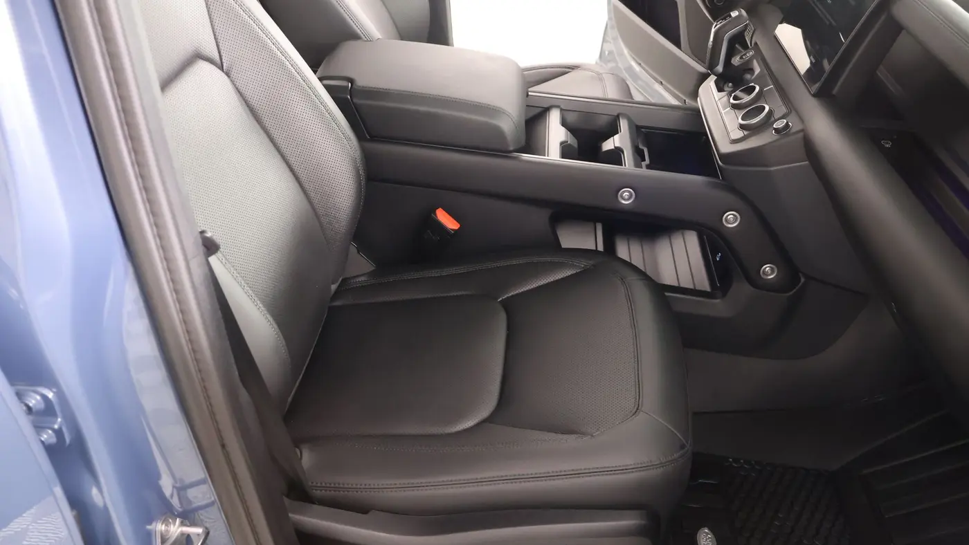 2025 Land Rover Defender 110 P400 X-Dynamic SE