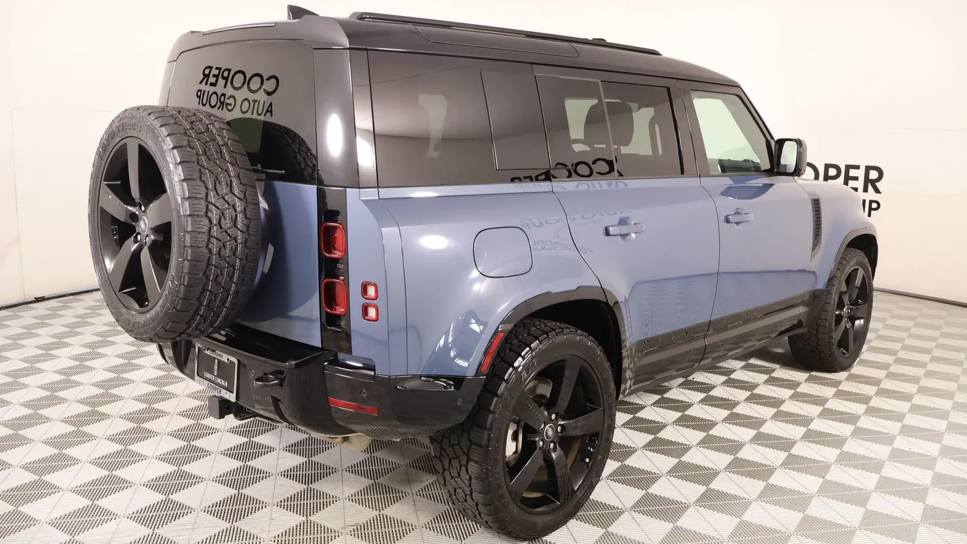 2025 Land Rover Defender 110 P400 X-Dynamic SE