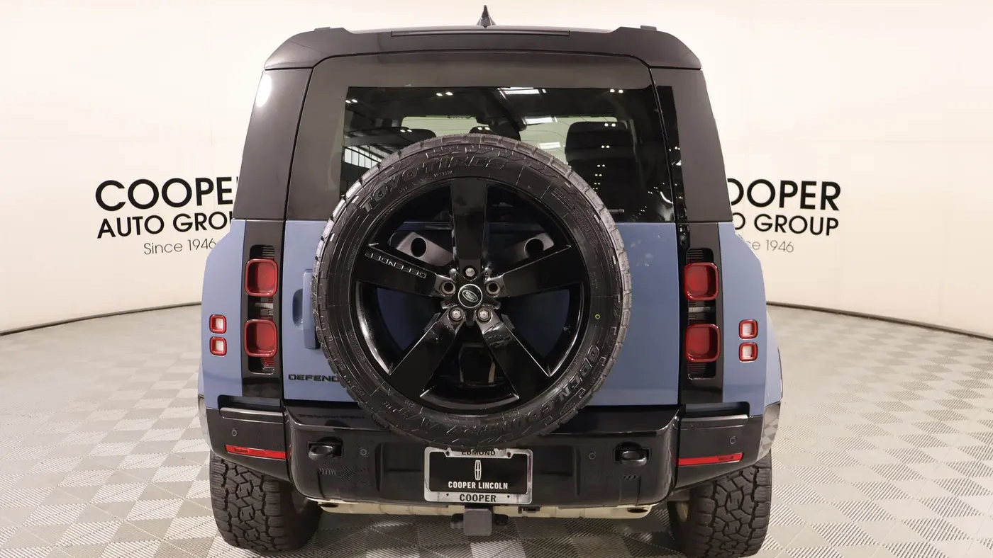 2025 Land Rover Defender 110 P400 X-Dynamic SE
