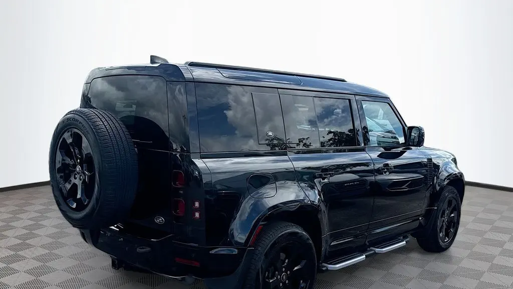 2023 Land Rover Defender 110 X-Dynamic SE