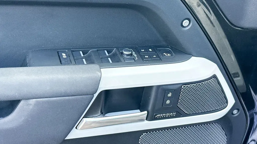 2023 Land Rover Defender 110 X-Dynamic SE