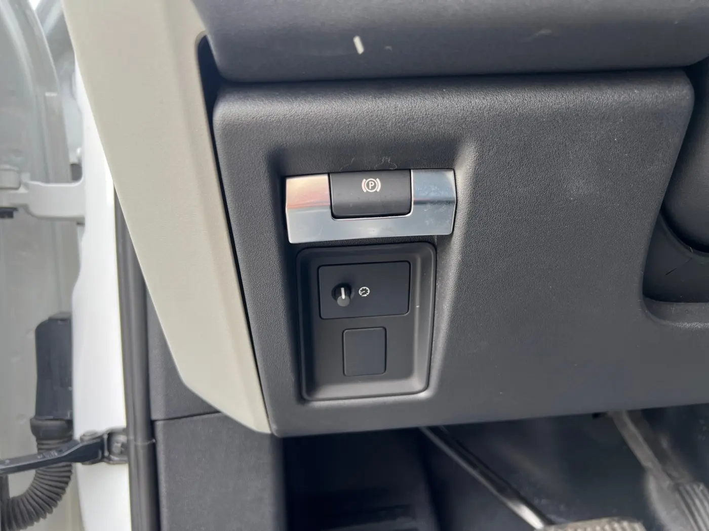 2023 Land Rover Defender - $47,202