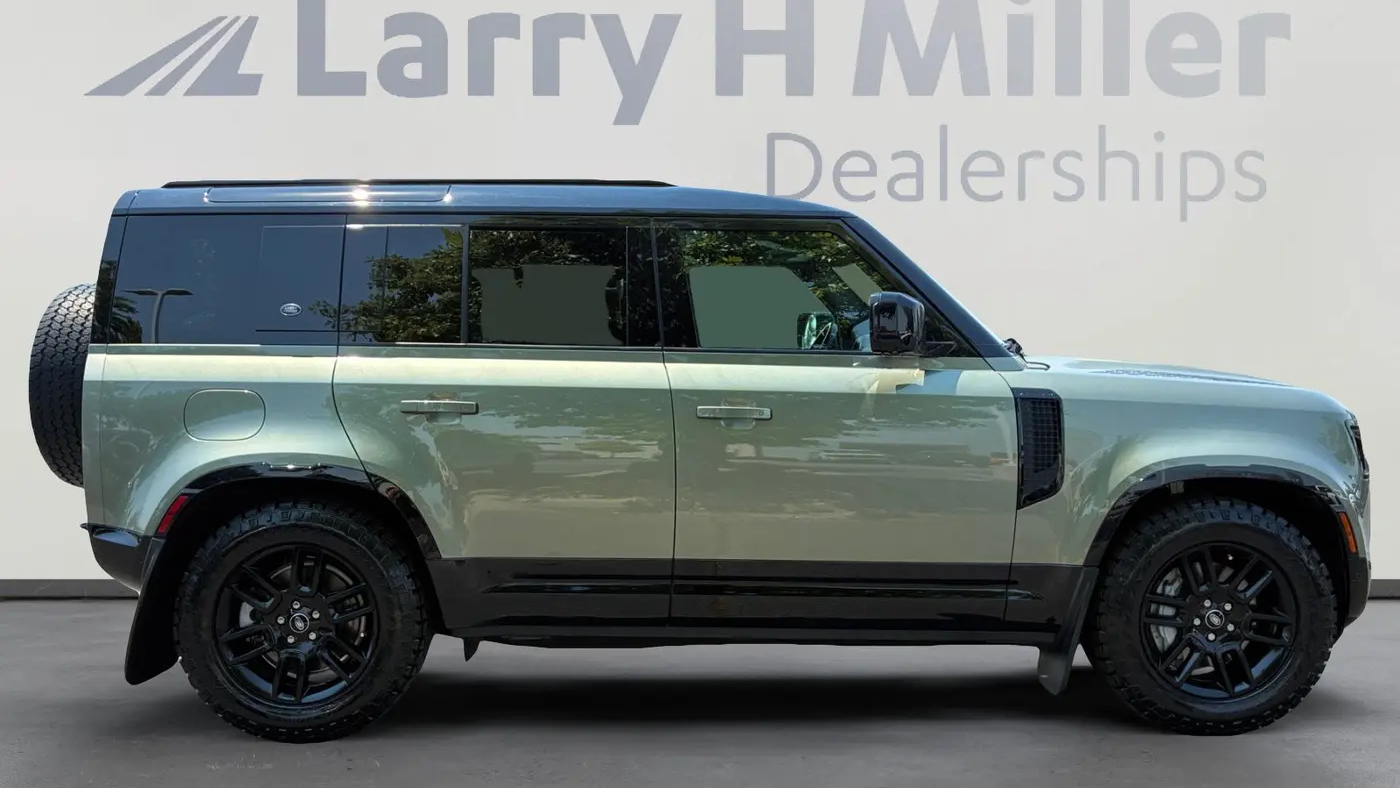 2023 Land Rover Defender 110 X-Dynamic SE