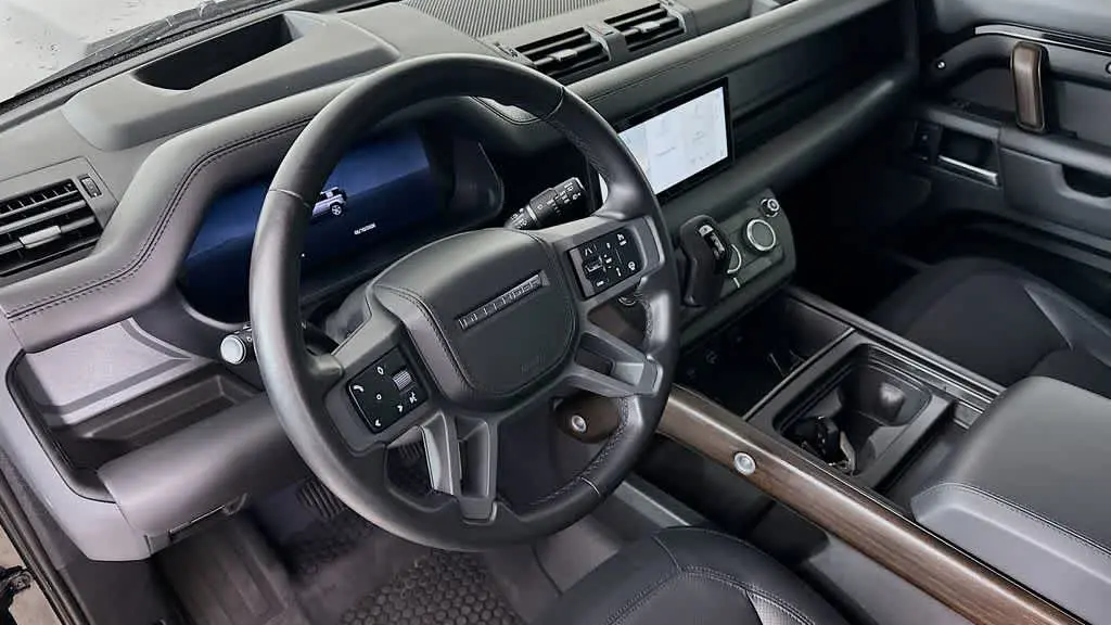 2024 Land Rover Defender 110 P400 X-Dynamic SE