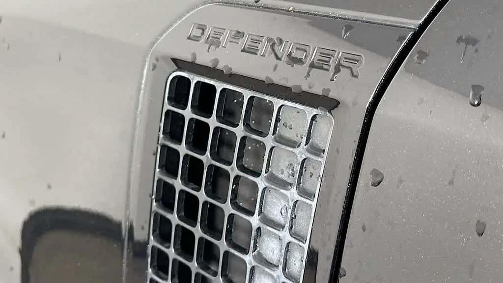 2024 Land Rover Defender 110 P400 X-Dynamic SE