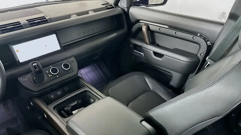 2024 Land Rover Defender 110 P400 X-Dynamic SE