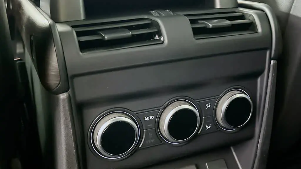 2024 Land Rover Defender 110 P400 X-Dynamic SE