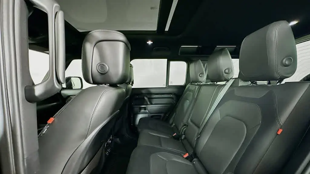 2024 Land Rover Defender 110 P400 X-Dynamic SE