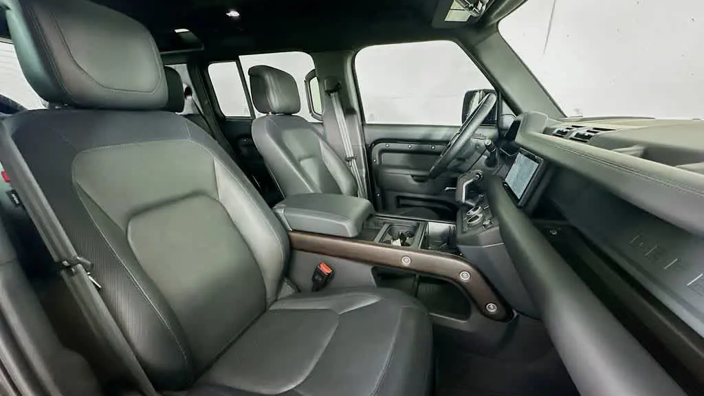 2024 Land Rover Defender 110 P400 X-Dynamic SE