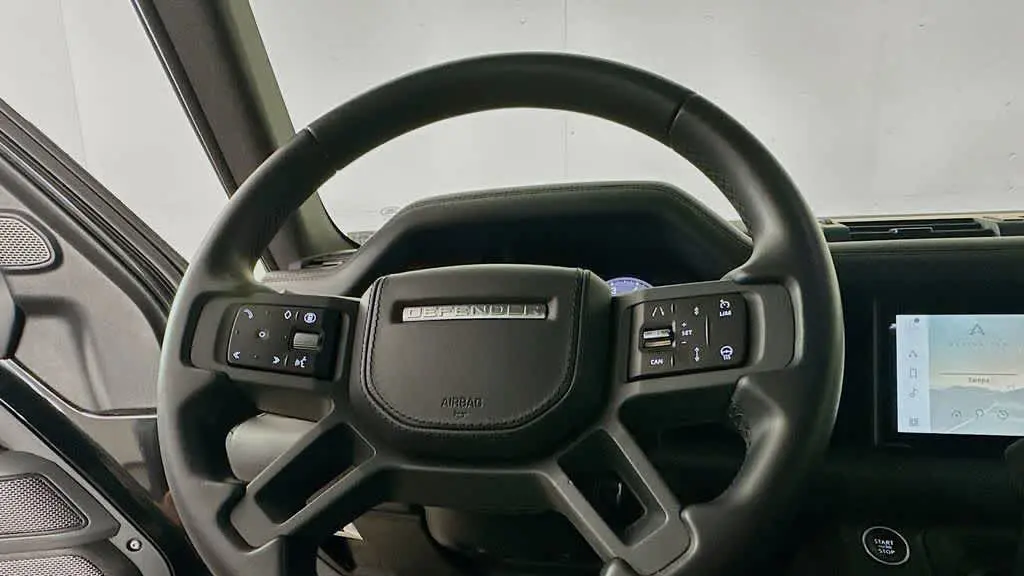 2024 Land Rover Defender 110 P400 X-Dynamic SE