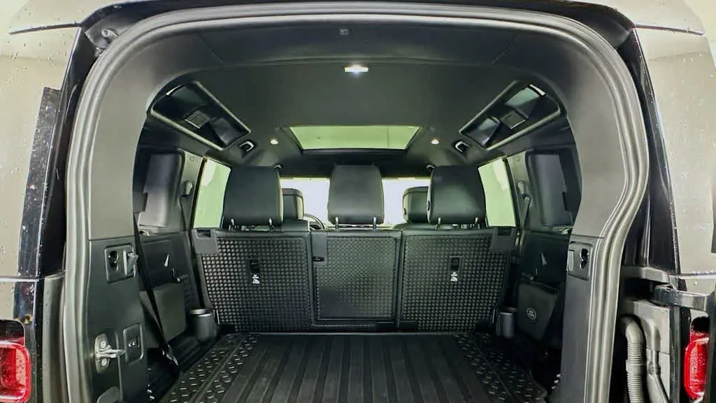 2024 Land Rover Defender 110 P400 X-Dynamic SE