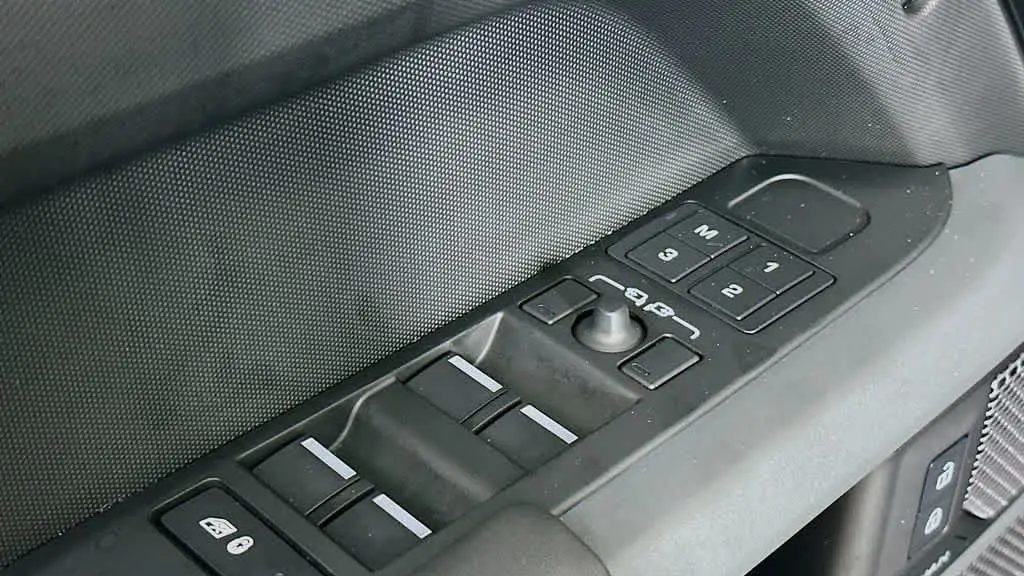 2024 Land Rover Defender 110 P400 X-Dynamic SE