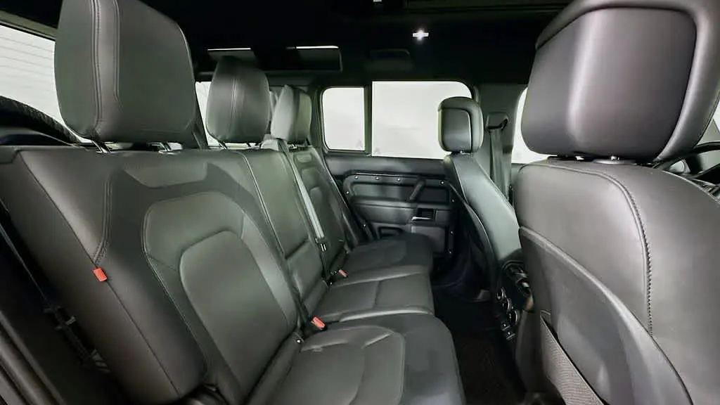 2024 Land Rover Defender 110 P400 X-Dynamic SE