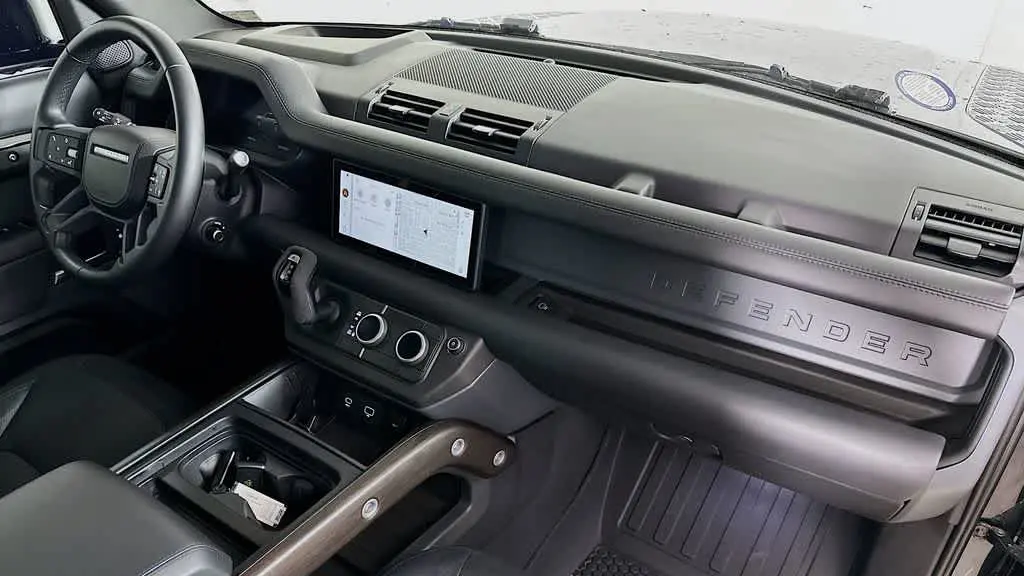 2024 Land Rover Defender 110 P400 X-Dynamic SE