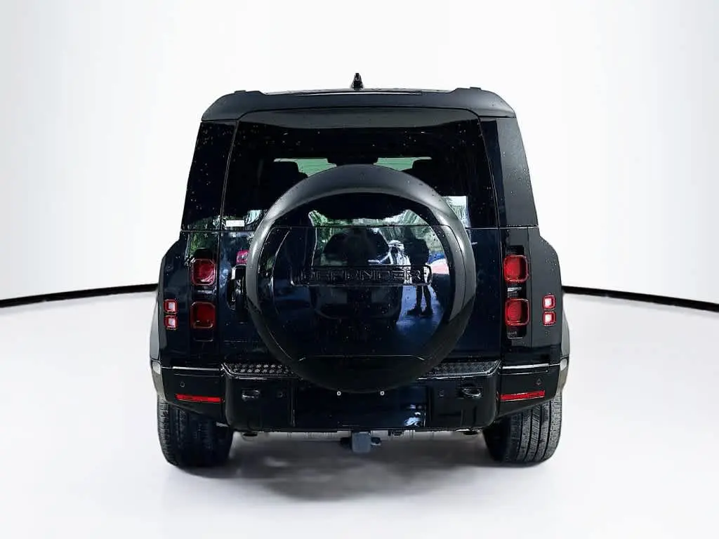 2024 Land Rover Defender - $50,020
