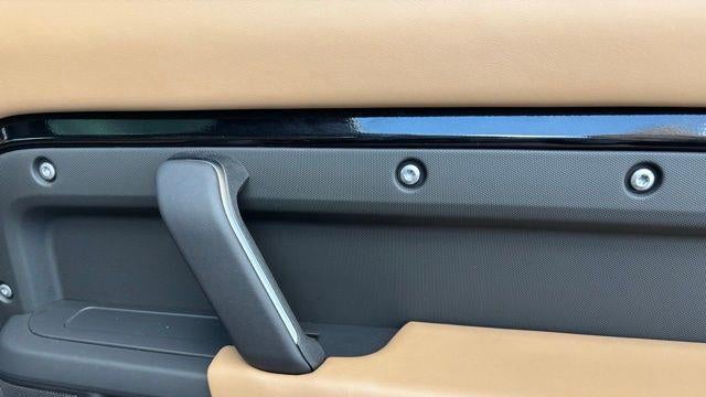 2025 Land Rover Defender 110 P500 X-Dynamic SE