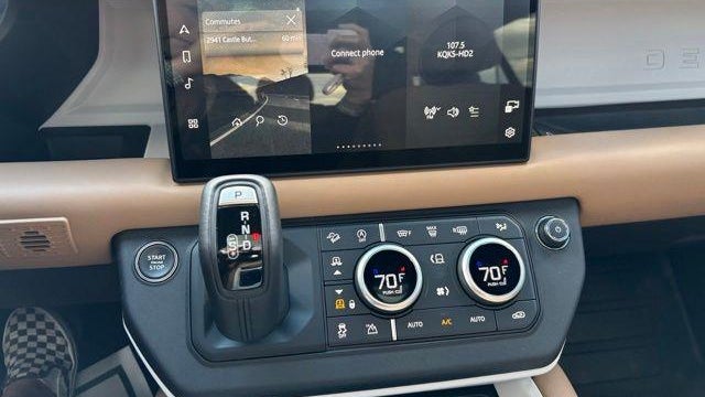 2025 Land Rover Defender 110 P500 X-Dynamic SE