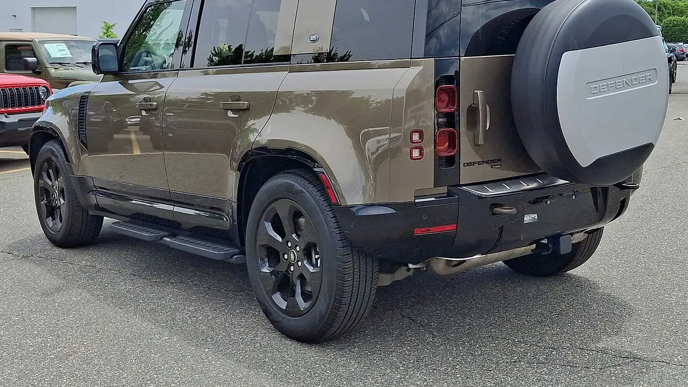 2022 Land Rover Defender 110 X-Dynamic SE