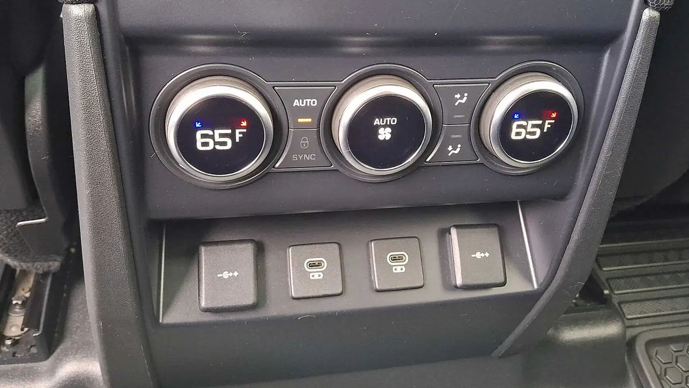 2022 Land Rover Defender 110 X-Dynamic SE