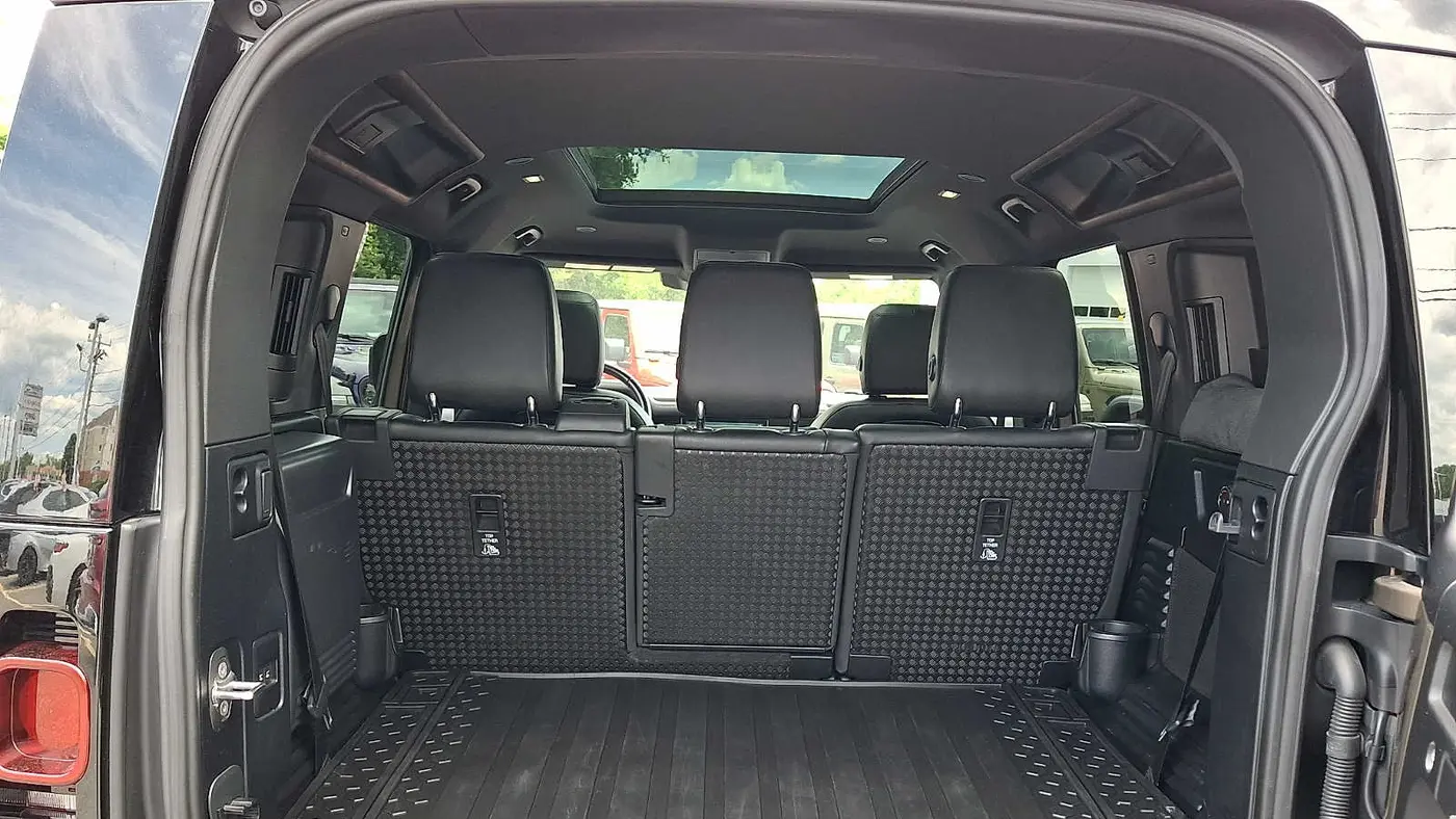 2022 Land Rover Defender 110 X-Dynamic SE