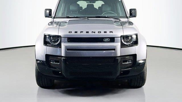 2024 Land Rover Defender 130 P400 X-Dynamic SE