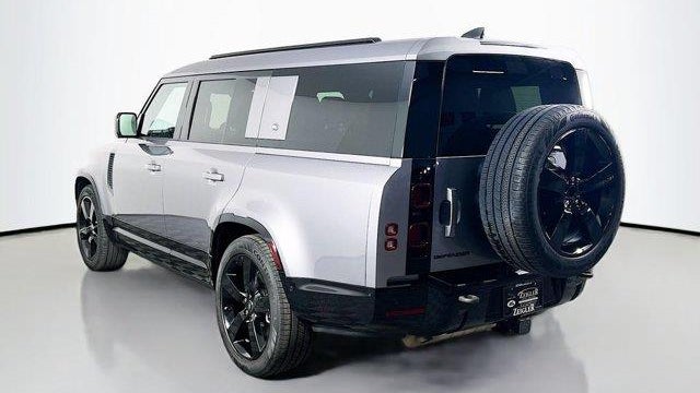 2024 Land Rover Defender 130 P400 X-Dynamic SE