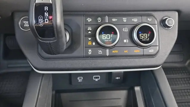 2024 Land Rover Defender 130 P400 X-Dynamic SE