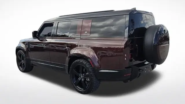 2024 Land Rover Defender 130 P400 X-Dynamic SE