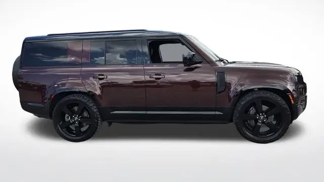 2024 Land Rover Defender 130 P400 X-Dynamic SE