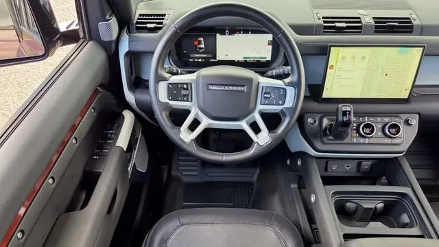 2024 Land Rover Defender 130 P400 X-Dynamic SE