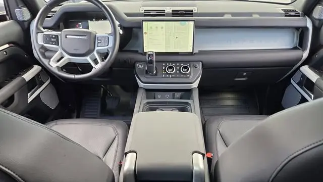 2024 Land Rover Defender 130 P400 X-Dynamic SE