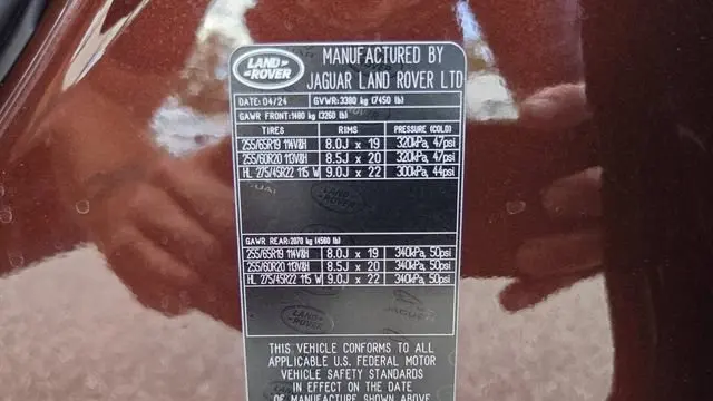 2024 Land Rover Defender 130 P400 X-Dynamic SE