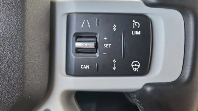2024 Land Rover Defender 130 P400 X-Dynamic SE