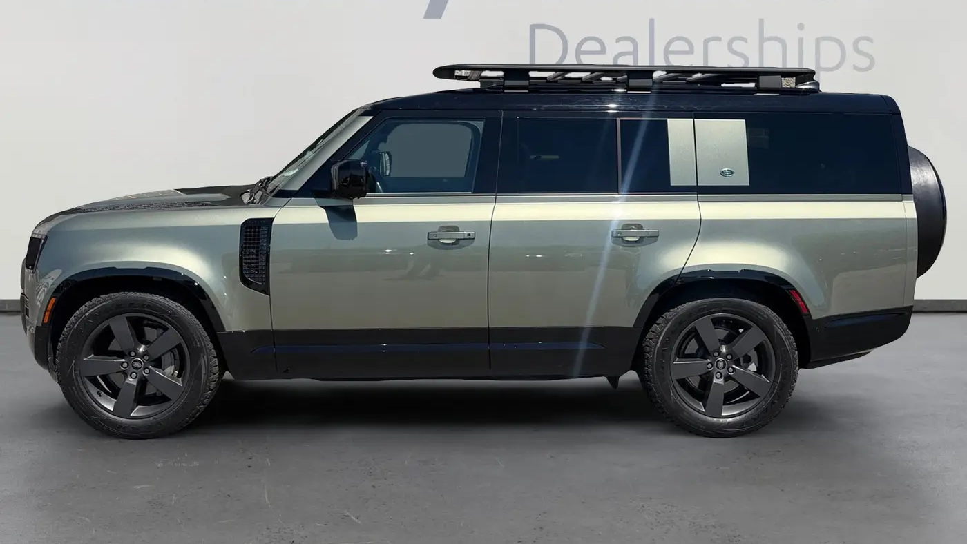 2023 Land Rover Defender 130 X-Dynamic SE